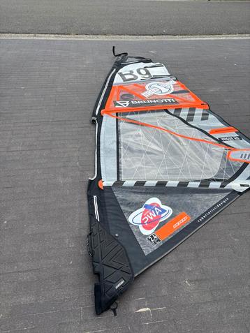 2,4 m surfzeil beschikbaar voor biedingen