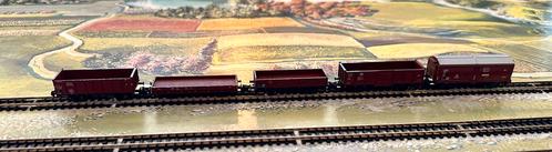 5 goederenwagens schaal N - nieuwstaat, Hobby en Vrije tijd, Modeltreinen | N-Spoor, Zo goed als nieuw, Locomotief, Arnold, Analoog