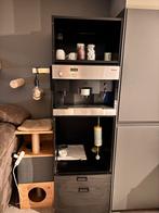 Koffiemachine met bijhorende kast, Elektronische apparatuur, Ophalen, Zo goed als nieuw, Koffiemachine