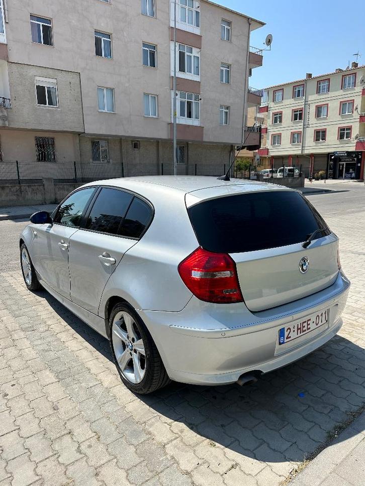 Bmw 118d Euro5 Automaat 2010, Auto's, BMW, Particulier, 1 Reeks, Cruise Control, Diesel, Euro 5, Berline, 5 deurs, Automaat, Zilver of Grijs