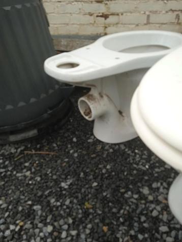 1 gratis staand toilet...met achteruitgang..g beschikbaar voor biedingen