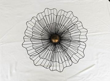 Grote metalen bloem – wandversiering beschikbaar voor biedingen