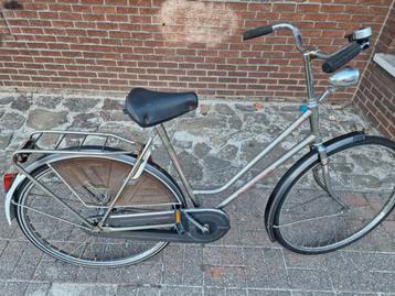 Damesstudente fiets 28" beschikbaar voor biedingen