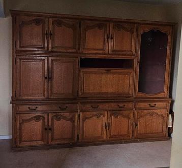 Ruim wandkast  beschikbaar voor biedingen