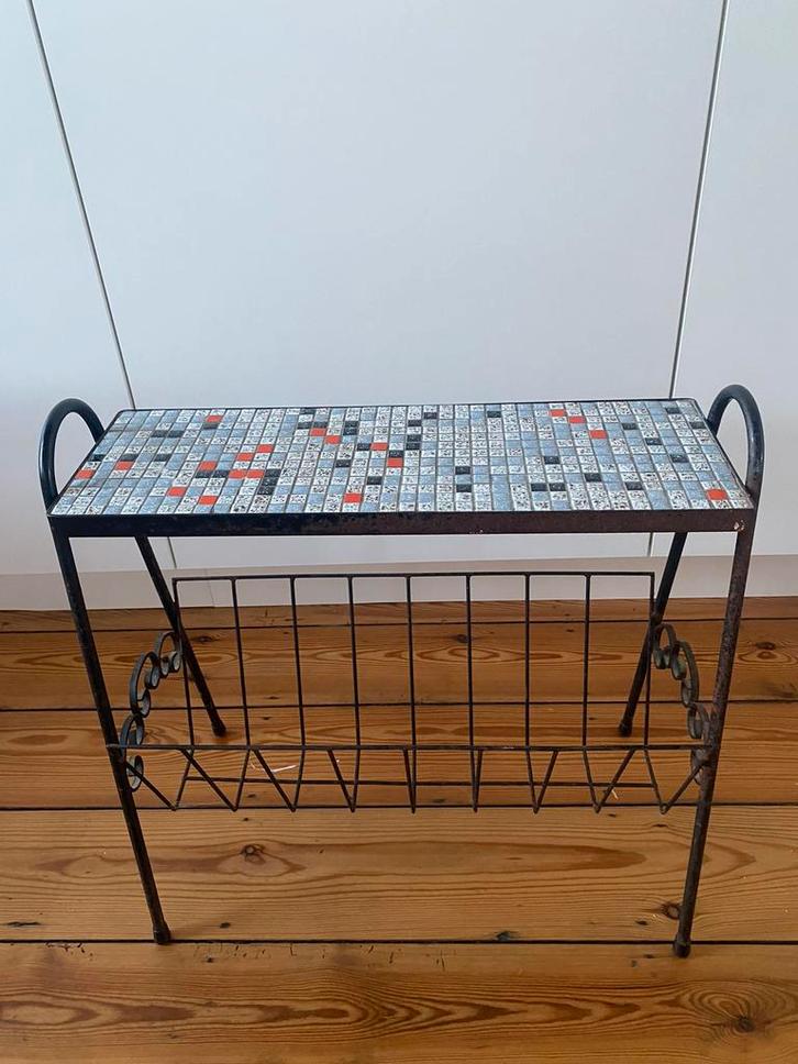 Vintage krantenrek, Huis en Inrichting, Woonaccessoires | Krantenbakken en Lectuurbakken, Zo goed als nieuw, Ophalen of Verzenden