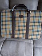 Valise écossaise, très peu utilisée., Bijoux, Sacs & Beauté, Sacs | Sacs de voyage & Petits Sacs de voyage, Enlèvement ou Envoi