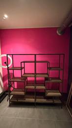 Wandkast Monique Stam, Enlèvement