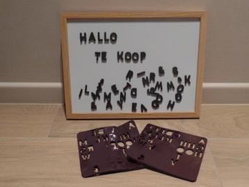 Nieuw magneetbord met bijhorende letters beschikbaar voor biedingen