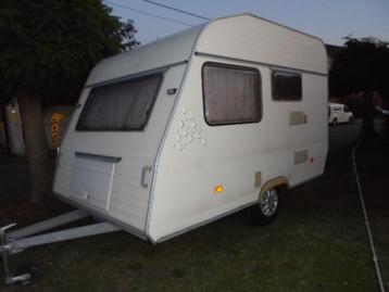 mooie caravan-keuringvrij-------- beschikbaar voor biedingen