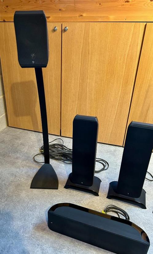 Kit Focal 5.1 : 5 enceintes avec pieds et 1 caisson, Audio, Tv en Foto, Luidsprekerboxen, Zo goed als nieuw, Complete surroundset