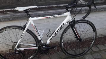 koersfiets beschikbaar voor biedingen