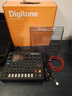 Digitone + hoesje + decksaver met OG-box, Zo goed als nieuw
