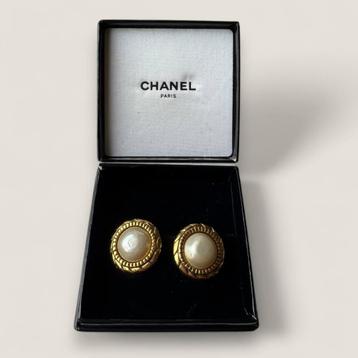 Vintage Chanel oorbellen authentiek  beschikbaar voor biedingen