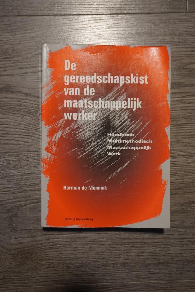 boek de gereedschapskist van de maatschappelijk werker - 467, Boeken, Studieboeken en Cursussen, Ophalen
