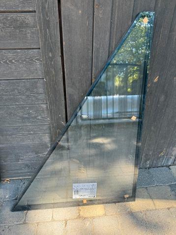 Driedubbel glas voor de handige doe-het-zelver beschikbaar voor biedingen