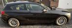 BMW 114 I 05/2014 ONGELUK DRAAIT EN RIJDT GOED, Auto's, BMW, 4 cilinders, Zwart, Handgeschakeld, 1598 cc