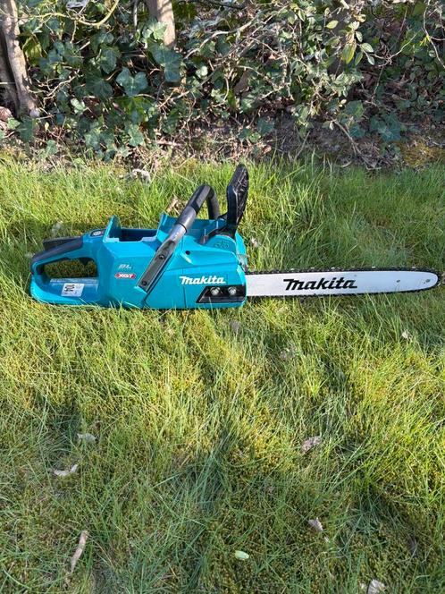 Makita accu kettingzaag XGT 40V UC012GZ 40cm, Tuin en Terras, Hand-tuingereedschap, Zo goed als nieuw, Ophalen of Verzenden