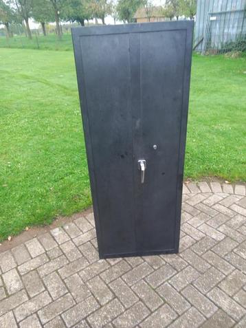 Wapenkast beschikbaar voor biedingen