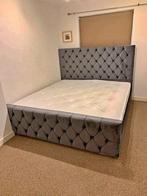 Luxe fluwelen bed – elegant design met premium comfort, Envoi, Neuf