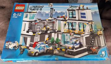 7744 - LEGO City Police Headquarters (2008)