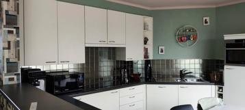 Cuisine blanche avec cuisinière, hotte, réfrigérateur et fou, Enlèvement, Utilisé