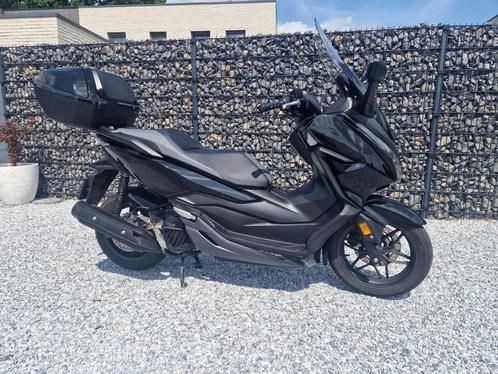 Honda Forza 125cc / 7900 km / Nieuwstaat !!!, Motoren, Motoren | Honda, Particulier, Scooter, ABS, LED Verlichting, Ophalen