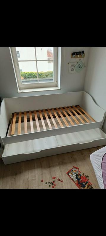Bed met lade voor extra bed of spullen