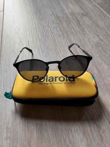 zonnebril polaroid , unisex nieuw in brillen etui. beschikbaar voor biedingen