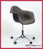 Vitra Plastic Arm Chair PACC Bruin Nieuwstaat (voorraad:2), Huis en Inrichting, Ophalen, Zo goed als nieuw, Bruin, Bureaustoel