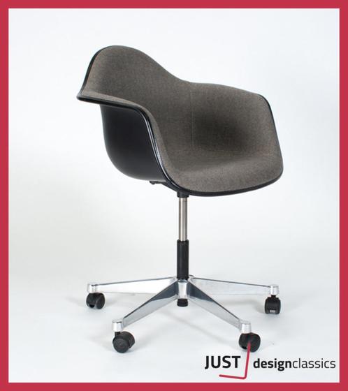 Vitra Plastic Arm Chair PACC Bruin Nieuwstaat (voorraad:2), Huis en Inrichting, Bureaustoelen, Zo goed als nieuw, Bureaustoel