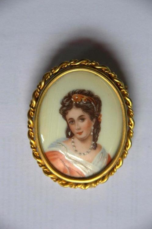 Camee-broche Limoges, Antiek en Kunst, Antiek | Keramiek en Aardewerk, Ophalen