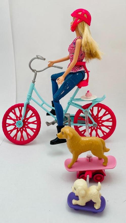 Barbie fiets met honden, Enfants & Bébés, Jouets | Poupées, Neuf, Barbie, Enlèvement ou Envoi