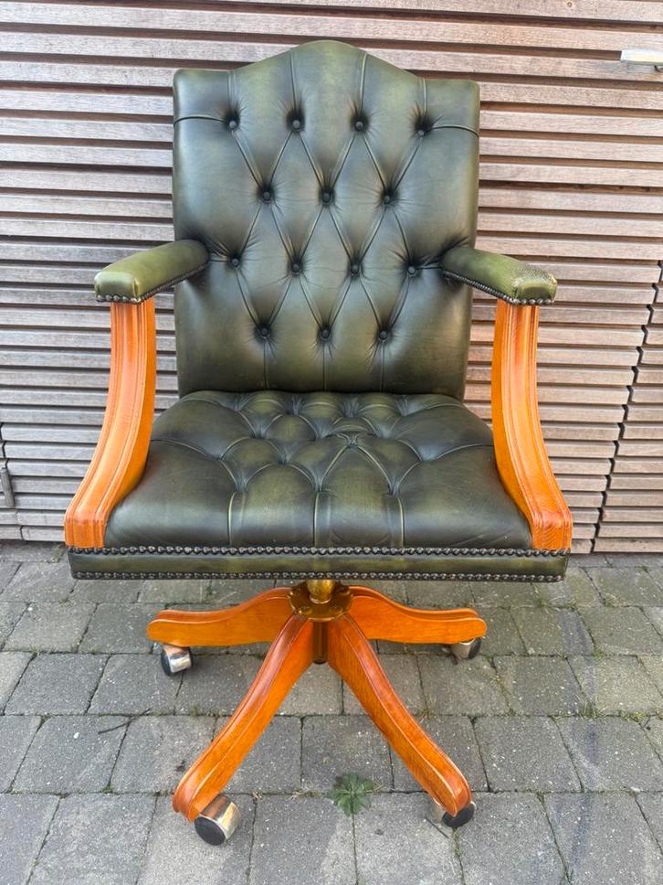 Klassieke bureaustoel in Chesterfield-stijl, Huis en Inrichting, Bureaustoelen, Gebruikt, Bureaustoel, Groen, Ophalen