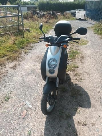 Peugeot ludix et v clic beschikbaar voor biedingen