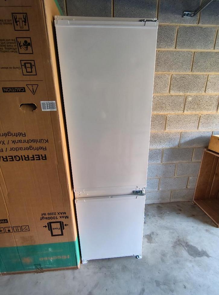 BEKO Frigo-congélateur encastrable, Electroménager, Réfrigérateurs & Frigos, Neuf, Avec congélateur séparé, 200 litres ou plus