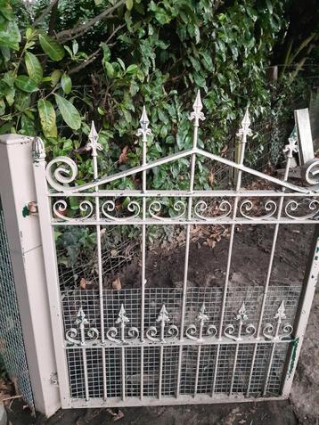 Smeedijzeren tuinpoort beschikbaar voor biedingen