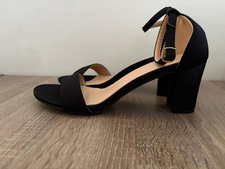 Zwarte sandalen met brede hak maat 42 (NIEUW), Kleding | Dames, Schoenen, Nieuw, Schoenen met hoge hakken, Zwart, Ophalen of Verzenden