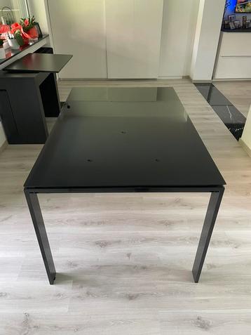 30 euro Uitschuifbare eettafel in kristal en zwart ijzer. beschikbaar voor biedingen