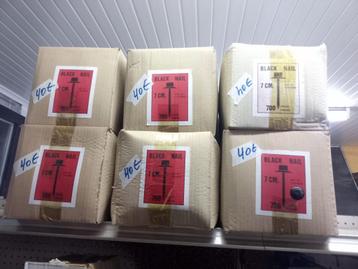 Clous, crochets, tirefonds et attaches charpente et lambris beschikbaar voor biedingen