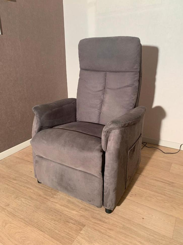 NOVA relax- en liftstoel, Huis en Inrichting, Fauteuils, Zo goed als nieuw, Kunststof, 50 tot 75 cm, Ophalen
