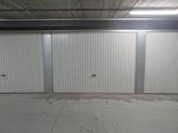 Dubbele garage in Nieuwpoort bad vrij vanaf 09/25 beschikbaar voor biedingen