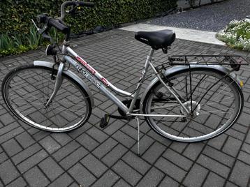 Damesfiets beschikbaar voor biedingen