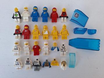 Lego space minifiguren en onderdelen beschikbaar voor biedingen