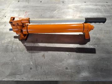 Hydraulische handpomp  beschikbaar voor biedingen