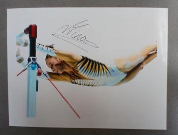 Gesigneerde foto van Nina Derwael.  beschikbaar voor biedingen