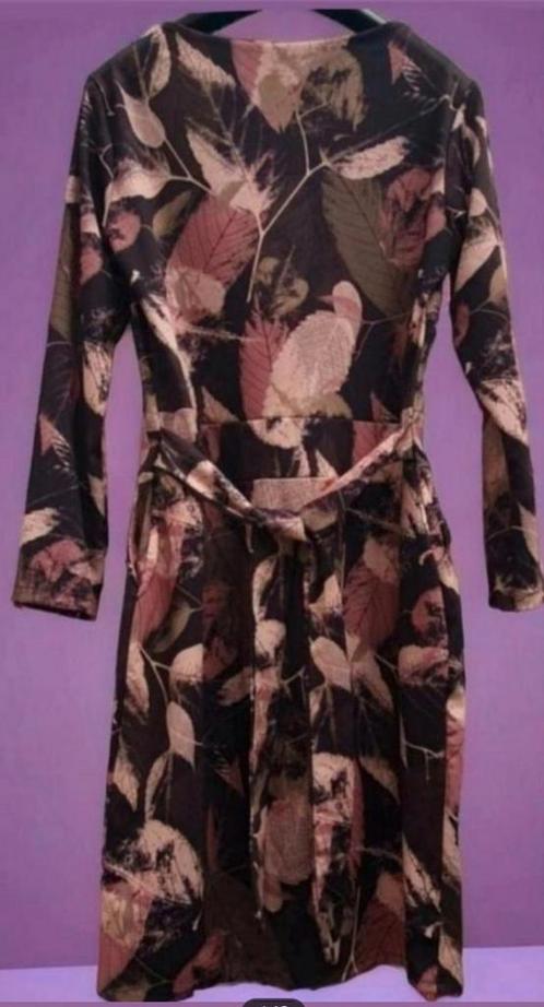 ✨️SOPHIA Jurk - Maat S valt groter  - Stijl&Elegant✨️✨️, Kleding | Dames, Jurken, Zo goed als nieuw, Maat 36 (S), Bruin, Knielengte