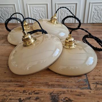 Vier vintage glazen hanglampen 