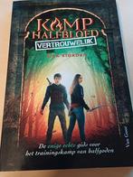 Rick Riordan - Kamp Halfbloed Vertrouwelijk, Boeken, Ophalen of Verzenden, Zo goed als nieuw, Rick Riordan