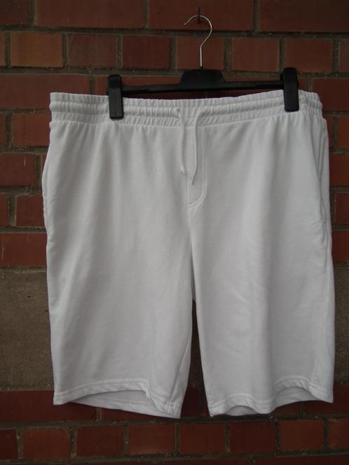 Witte korte broek voor heren. XL. (C&A) 85% katoen, 15% poly, Kleding | Heren, Broeken en Pantalons, Gedragen, Maat 56/58 (XL)