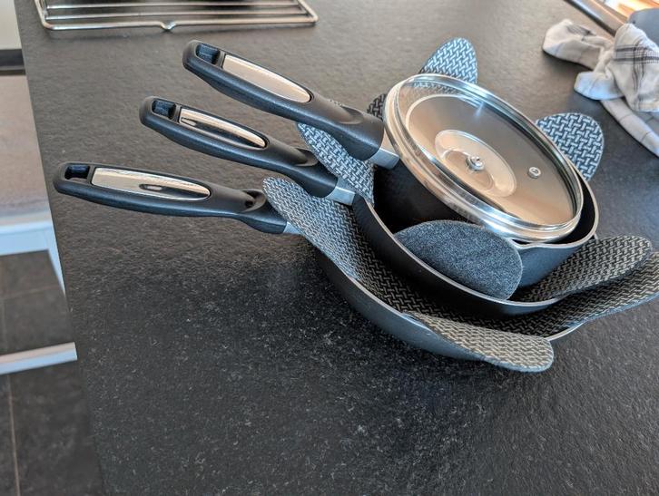 Set Beka Pro Induc antikleefpannen (20 + 24 cm + steelpan), Huis en Inrichting, Keuken | Potten en Pannen, Gebruikt, Pannenset